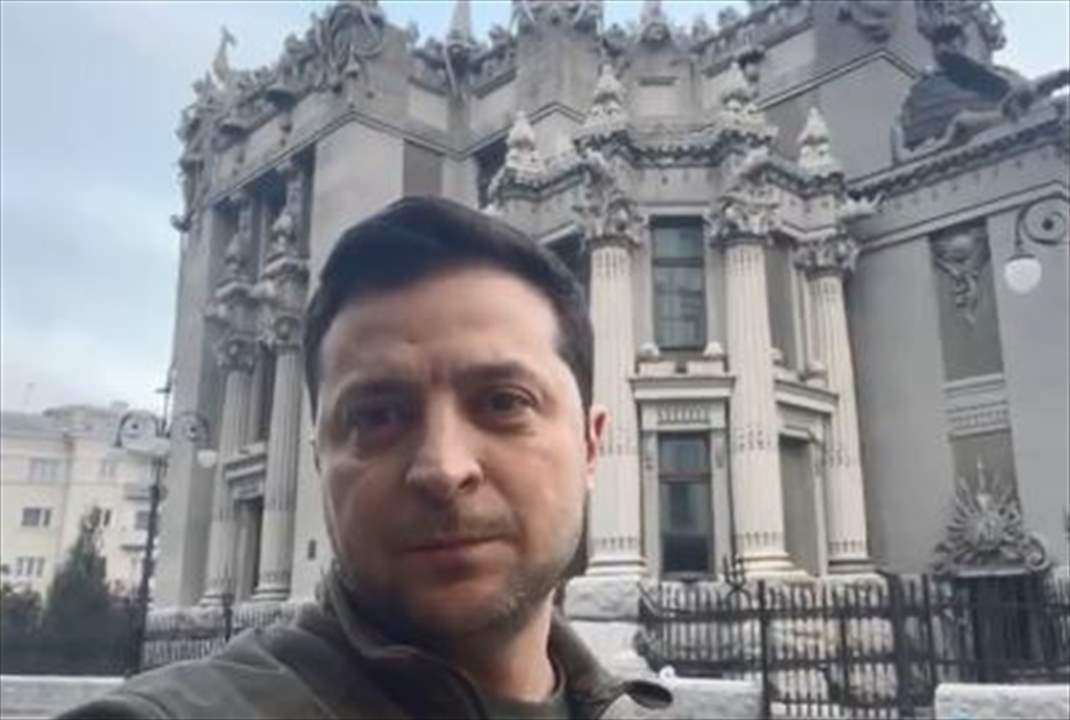 بالفيديو - رئيس اوكرانيا في الساحة .. انا هنا ولن استسلم