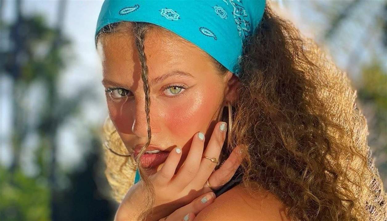 النجمة العالمية لانا ديل ري ترافق الفنانة الفلسطينية اليانا في كليب اغنيتها "الكون جنة معاك"