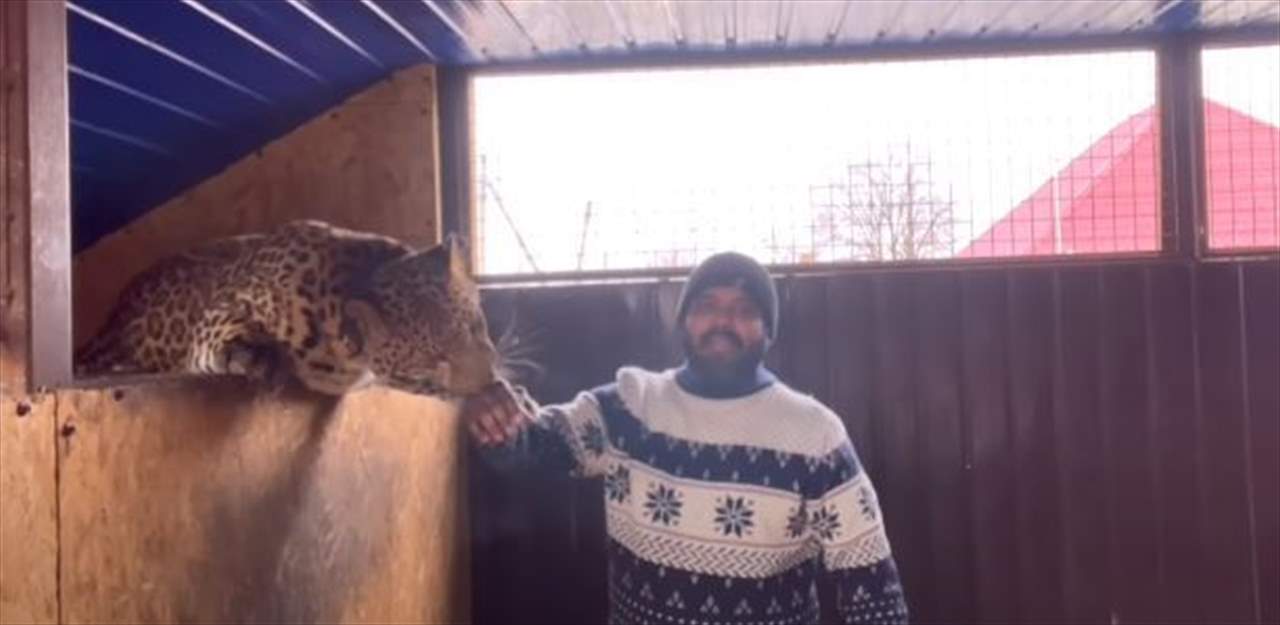 بالفيديو ـ طبيب هندي عالق في أوكرانيا يرفض العودة لبلاده من دون حيواناته