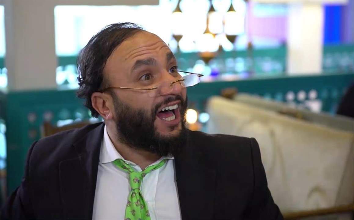 فيديو-أبو طلال يطلب يد مذيعة الجديد مباشرة على الهواء