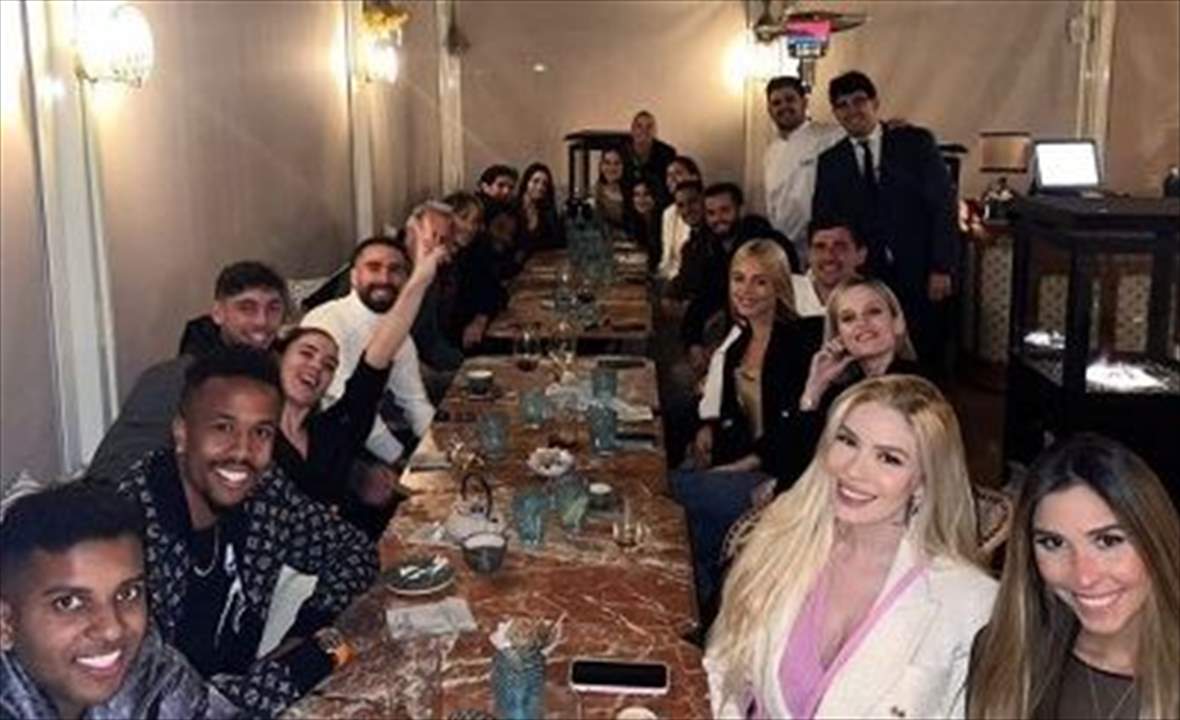 لاعبو ريال مدريد يحتفلون في عشاء جماعيّ