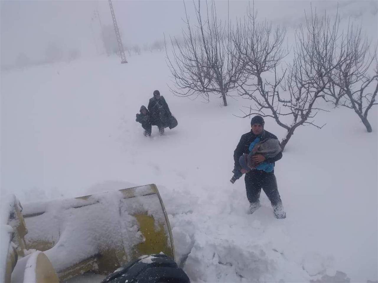 بالصور- سماكة الثلوج في عكار اكثر من 40 سنتمتراً والاهالي يشكون غلاء المازوت للتدفئة 