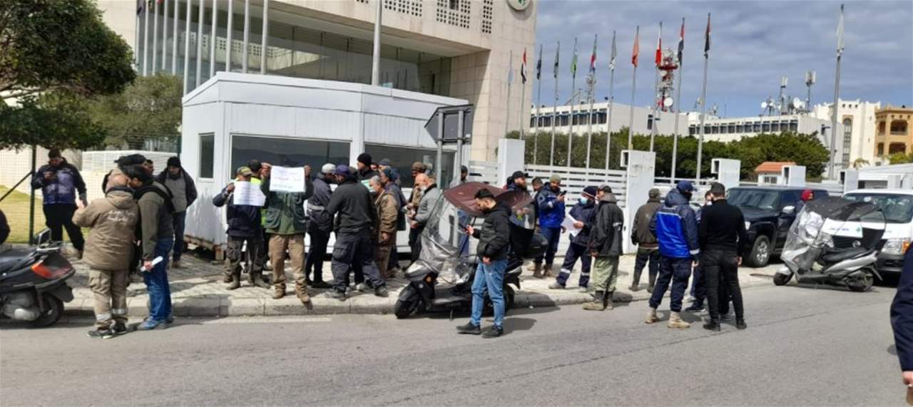   عمال وأجراء بلدية  الغبيري ينفّذون اعتصاماً امام مبنى عدنان القصار