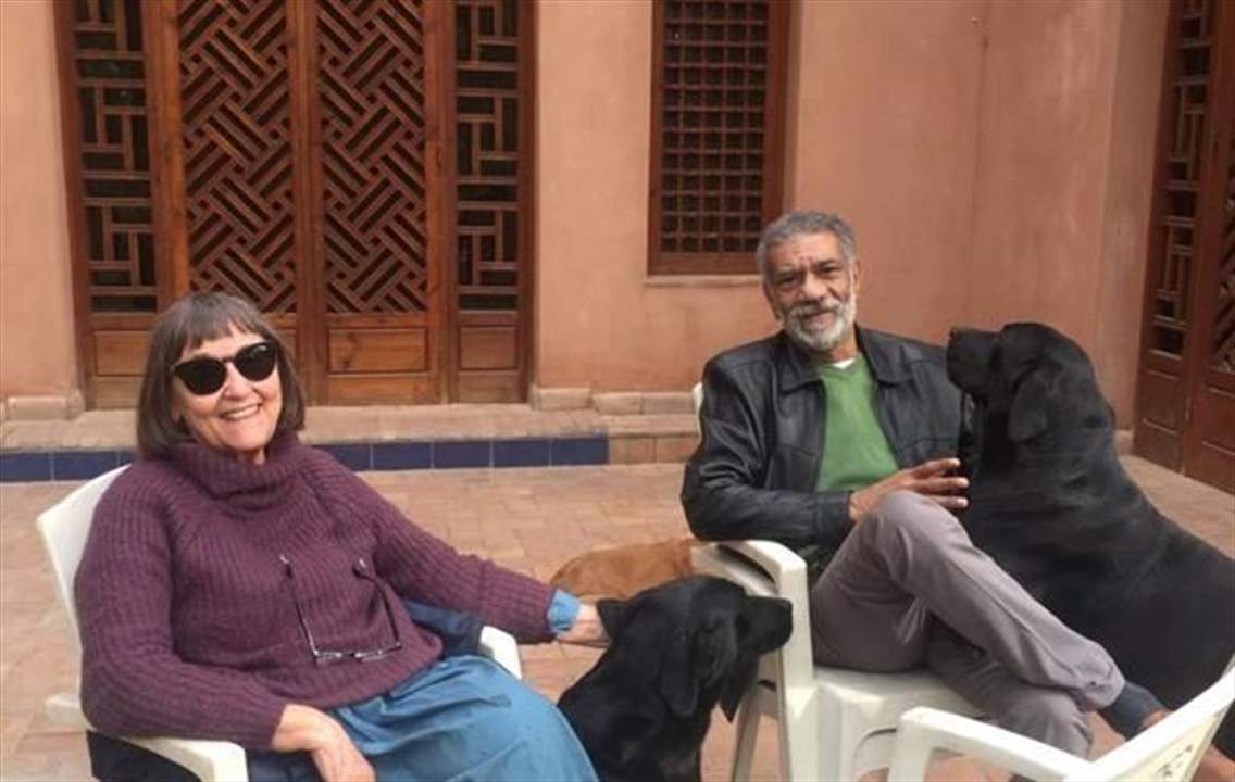 زوجة الممثل المصري سيد رجب تتهمه بسرقة اموالها وطردها وهو يرد:القضاء بيننا