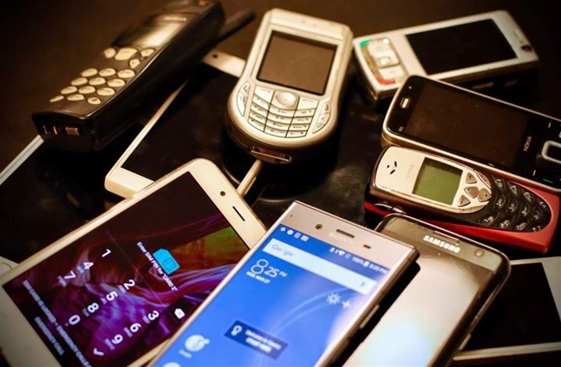"الهواتف الغبية" تعود إلى الواجهة وتزاحم "الذكية" مجددًا في الأسواق