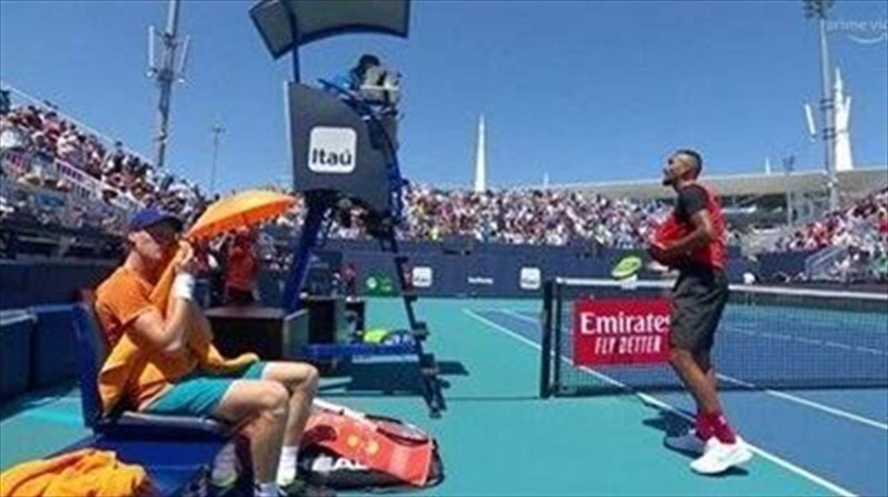 بالفيديو - النجم الاسترالي مهدد بالقضاء بسبب غرائبه وآخرها ..