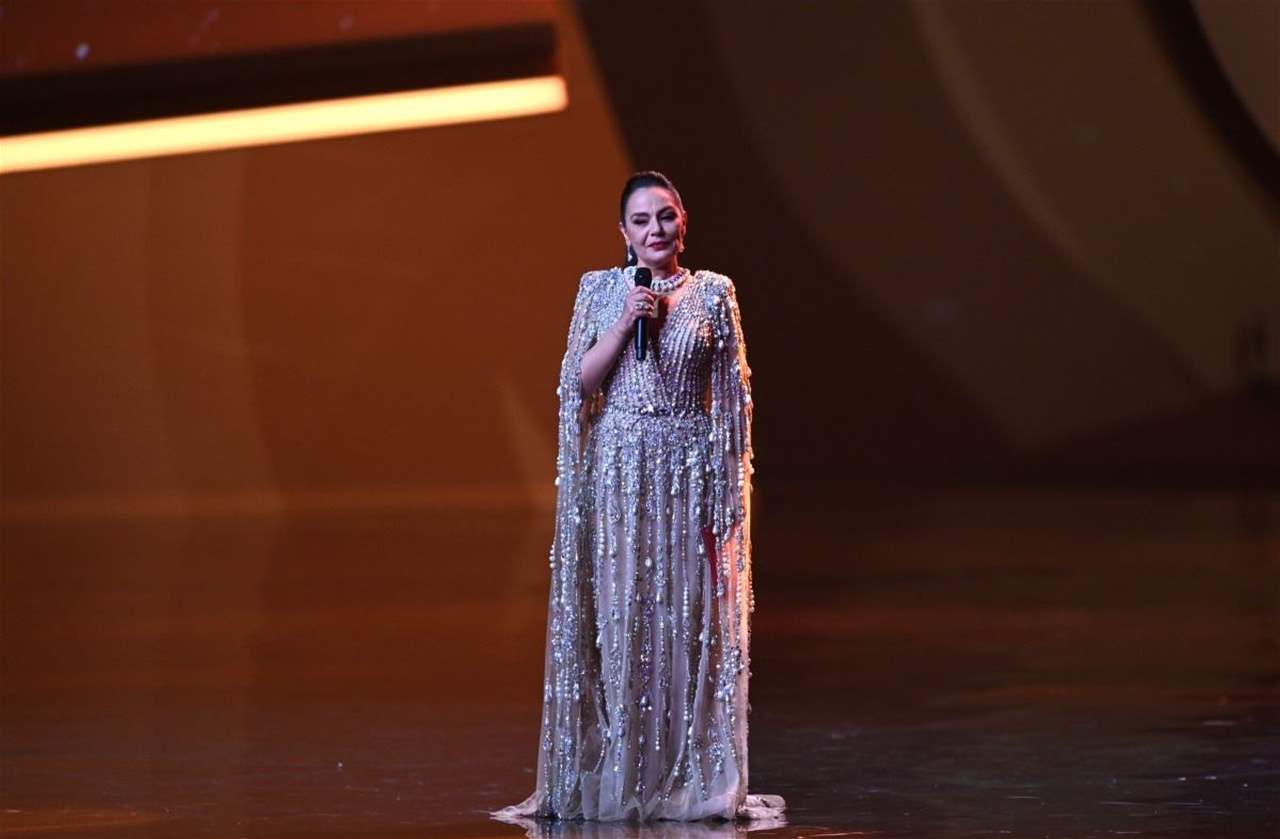 شريهان تقدم حفل قرعة كأس العالم وتتألق بفستان لـ ايلي صعب