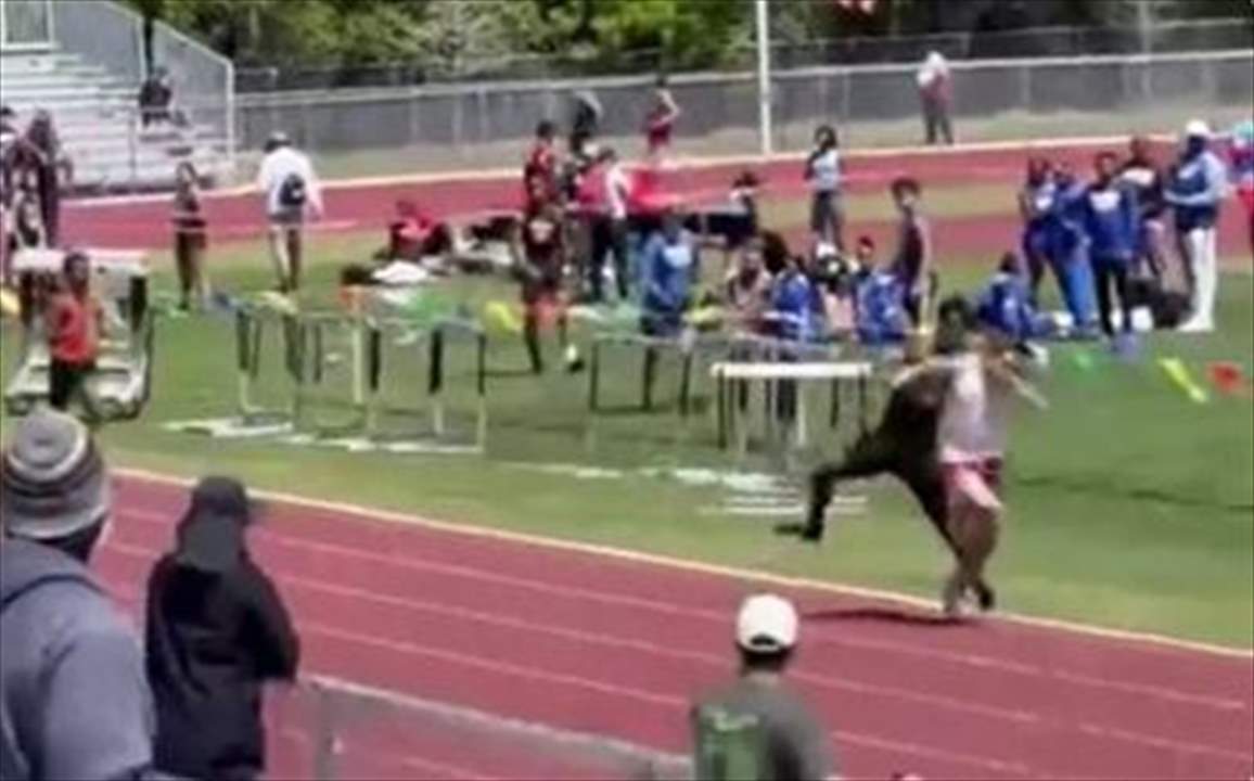 مشهد لا يُصدّق .. اعتدى بالضرب على منافس خلال السباق