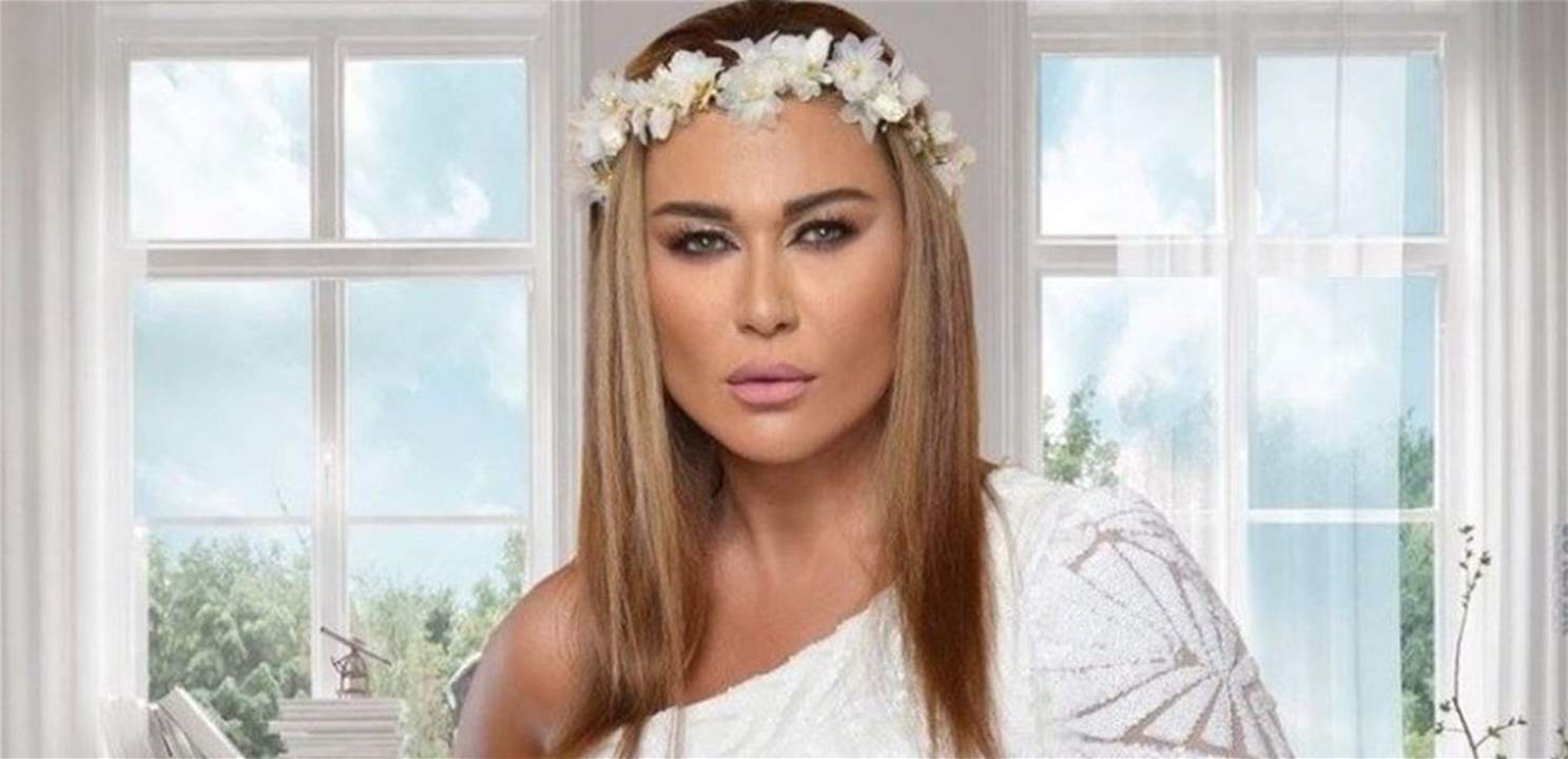 نادين الراسي بصورة عفوية مع اعلامي لبناني:شو بحبك انا