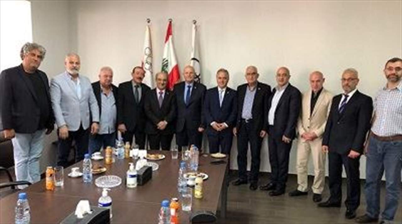 وزير الشباب والرياضة يزور مقر اللجنة الأولمبية