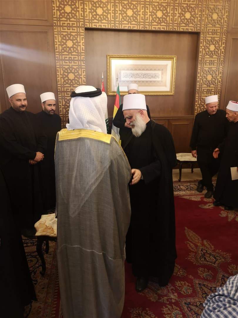 بالصور- السفير السعودي يلتقي شيخ عقل طائفة الموحدين الدروز الشيخ سامي ابي المنى في دار الطائفة