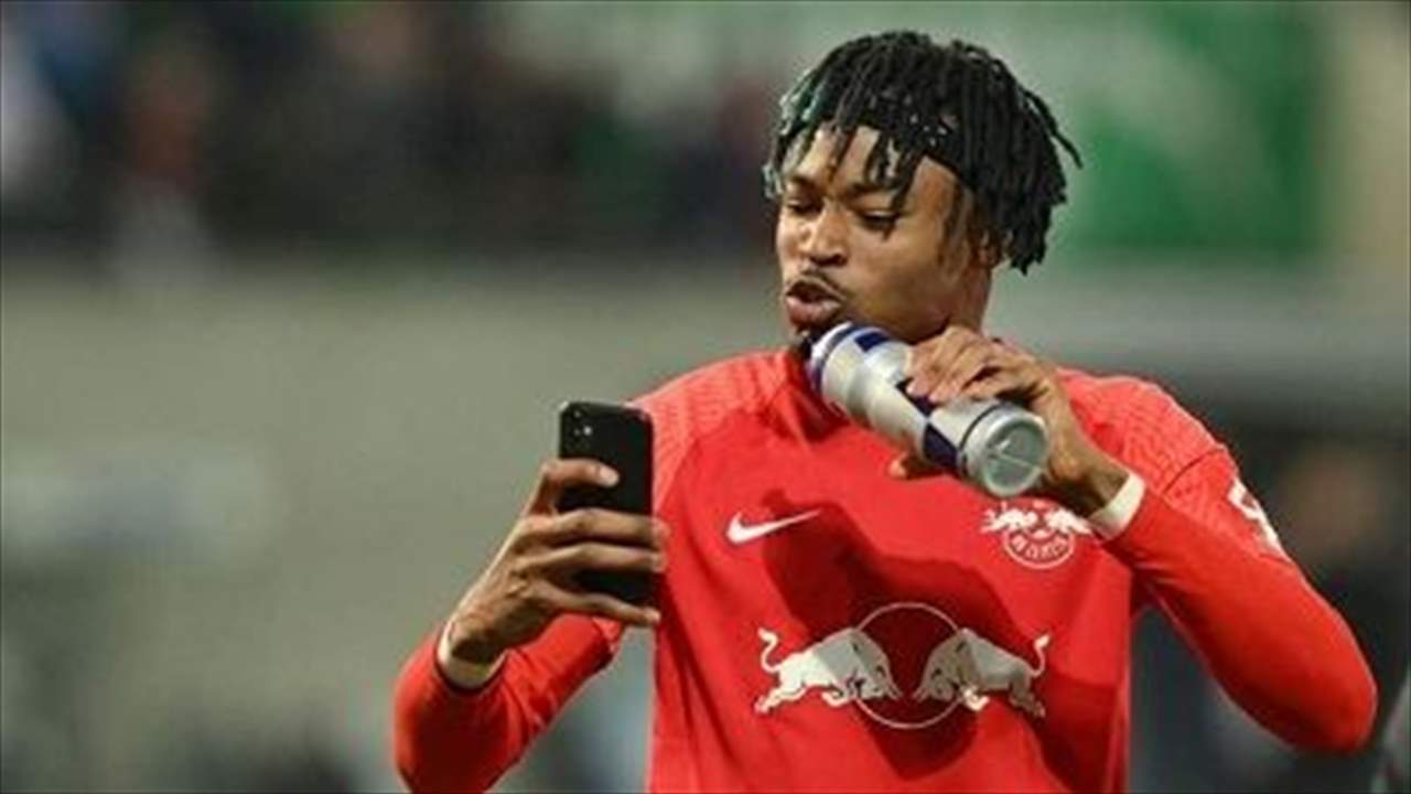 بالفيديو - الدوري الالماني يدوّن علامة فارقة .. توقيف المباريات عند الافطار