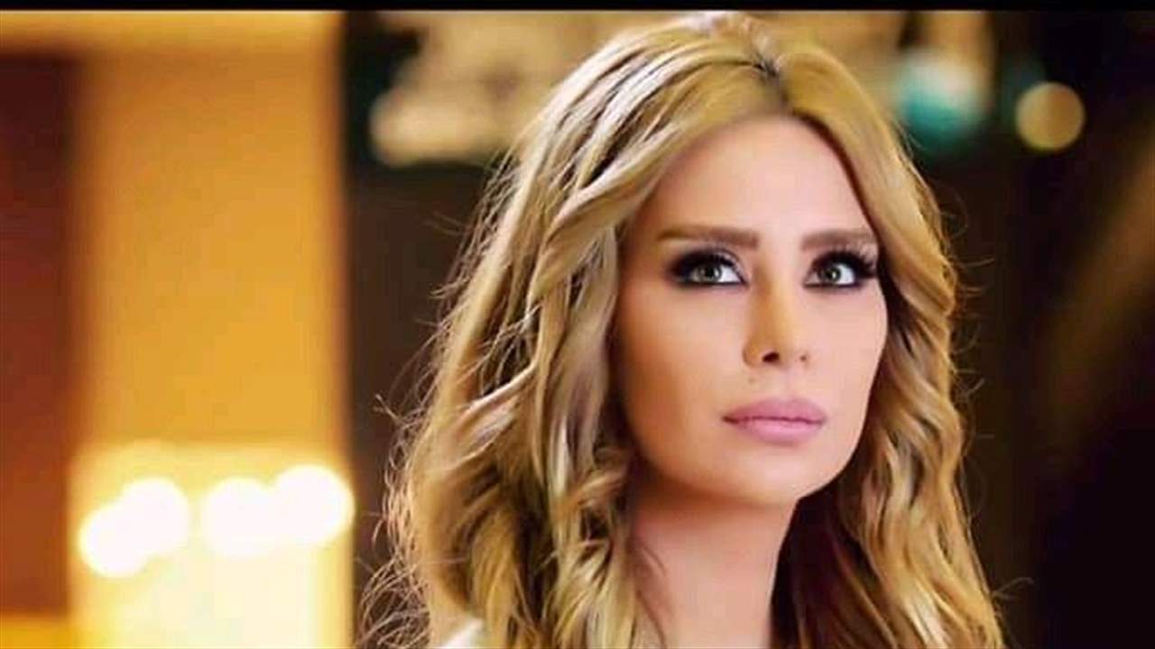 ميرنا شلفون بردٍ قاسٍ على احد متابعيها: أمثالك من المريضين وأنت مجرد نكرة !