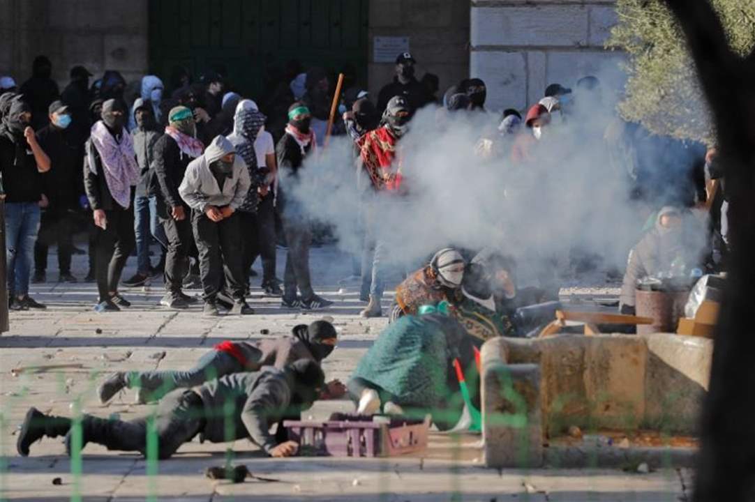جمعة فلسطينية عظيمة في الأقصى.. 60 ألف مصل ومئات المعتقلين والمصابين