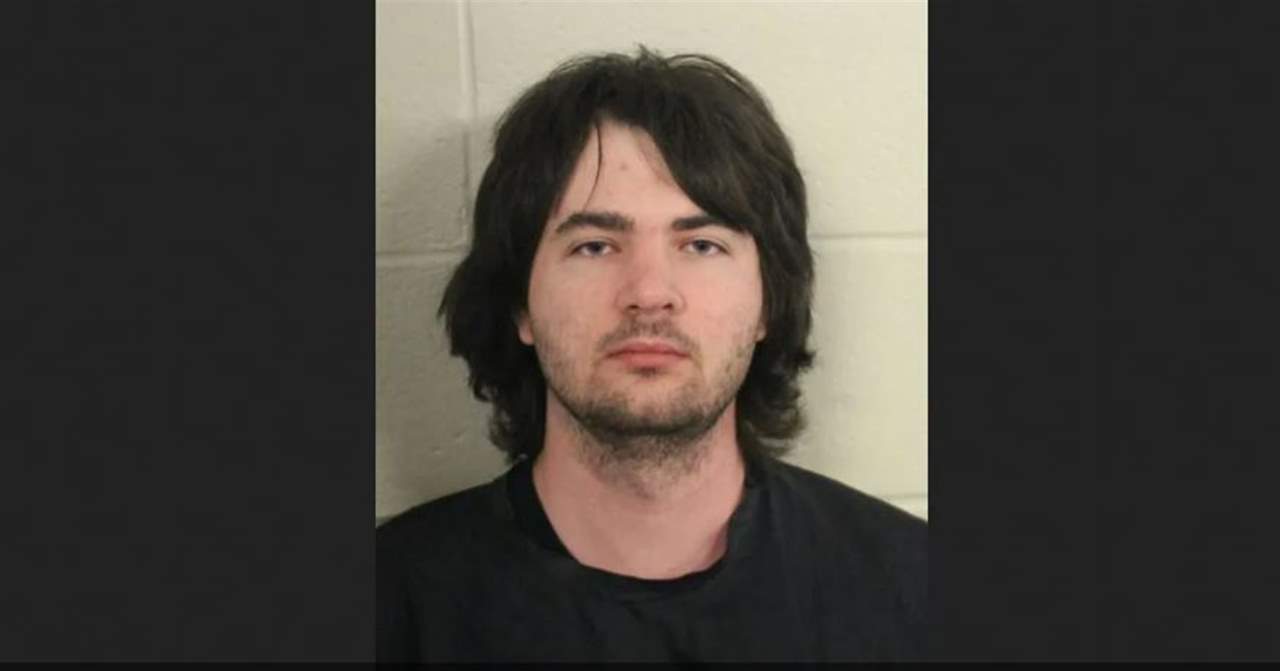 وضع جدّته في الثلاجة للتخلص منها.. واستمر في العيش في المنزل!