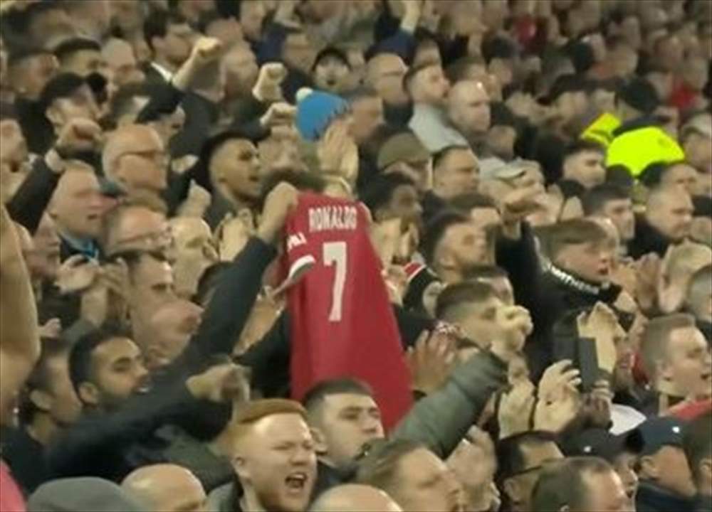 فيديو - جمهور ليفربول يتضامن مع رونالدو .. You'll Never Walk Alone