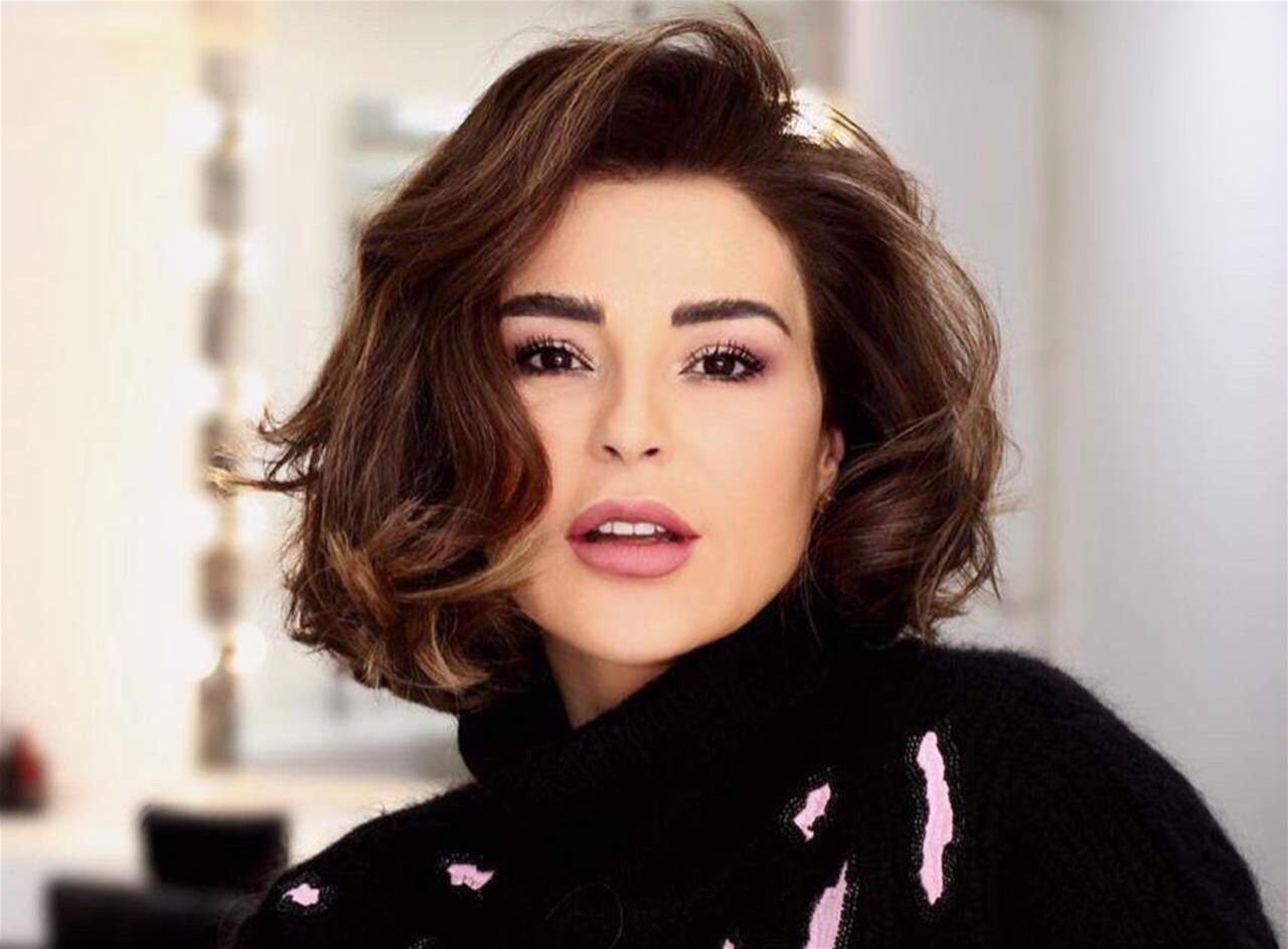 إطلالة ماغي بو غصن من توقيع نور فتح الله تلفت الأنظار وهذا ثمنها 