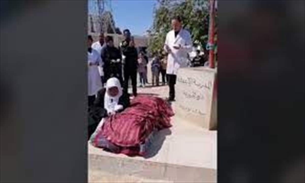     بالفيديو ـ تشييع جثمان طفلة من مدرستها يتسبب بموجة غضب في تونس 