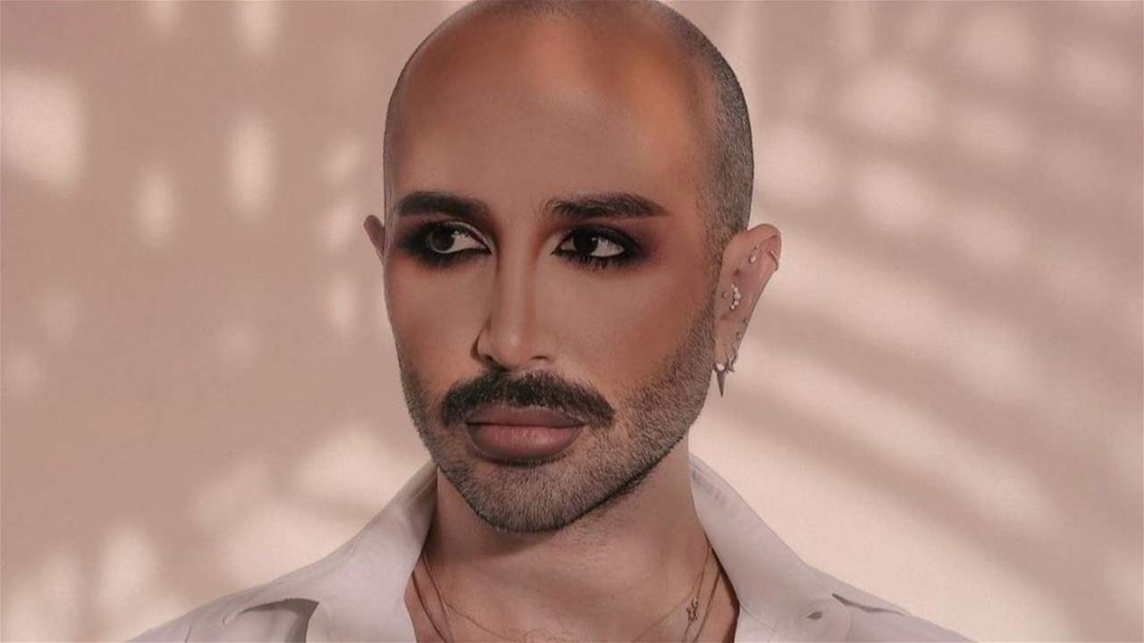 خبير التجميل اللبناني سامر خزامي يظهر من دون ملابس على البحر