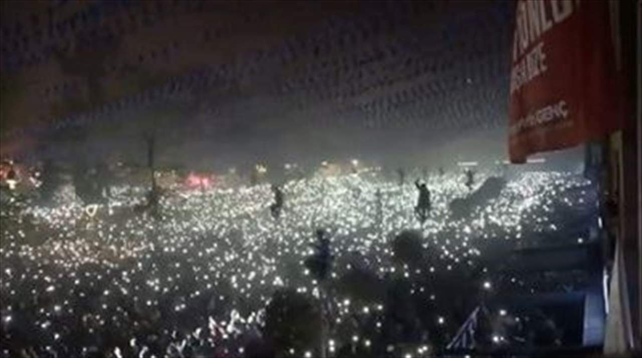 فيديوهات مُذهلة لا تفوّتوها لاحتفالات بطل تركيا في ساحة المدينة