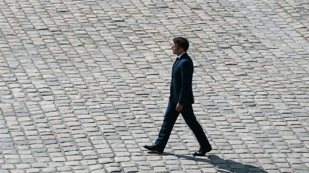 في مراسم "رصينة ومتوافقة مع مبادئ الجمهورية".. إيمانويل ماكرون ينصّب رسمياً السبت