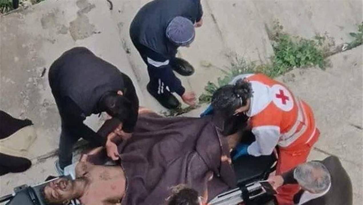 شاب يقدم على احراق نفسه أمام أحد المصارف في زحلة  .. وحالته حرجة