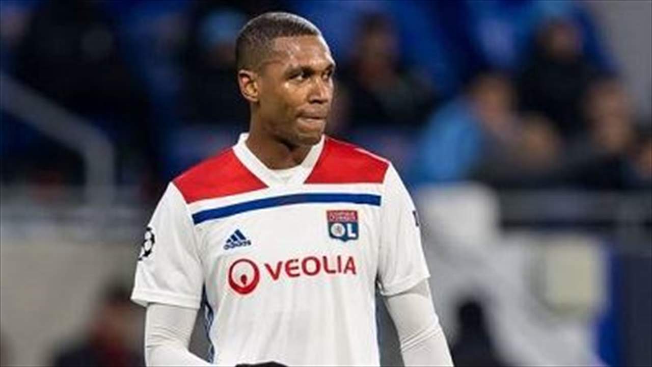 سبب لا يُصدّق وراء طرد اللاعب البرازيلي من ليون الفرنسي