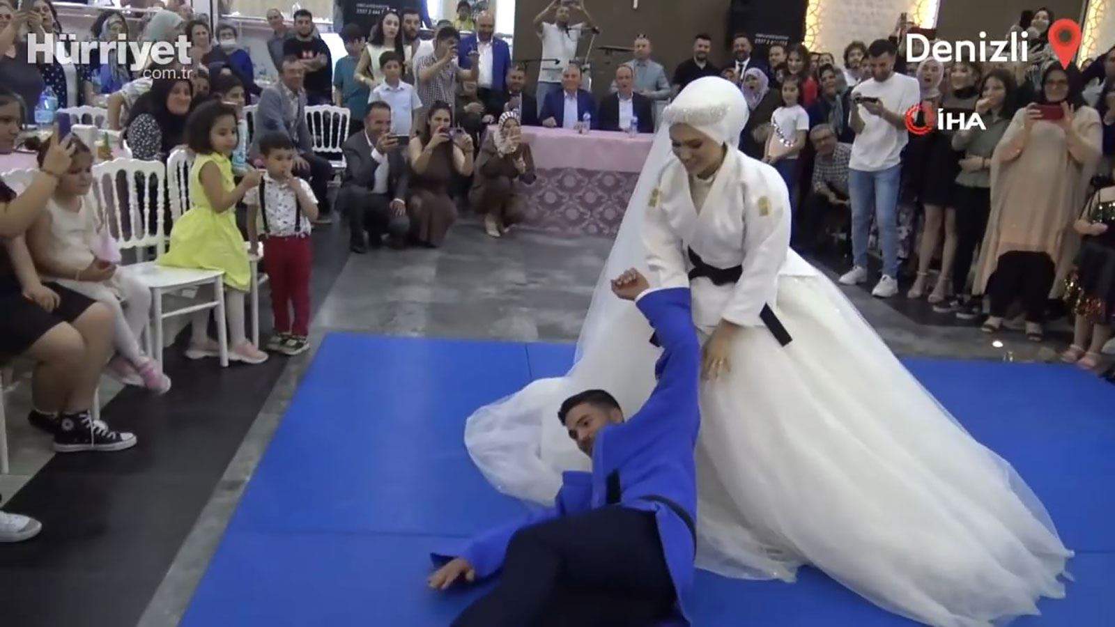  بالفيديو ـ عروس تركية تطرح عريسها أرضاً في حفل زفافهما !