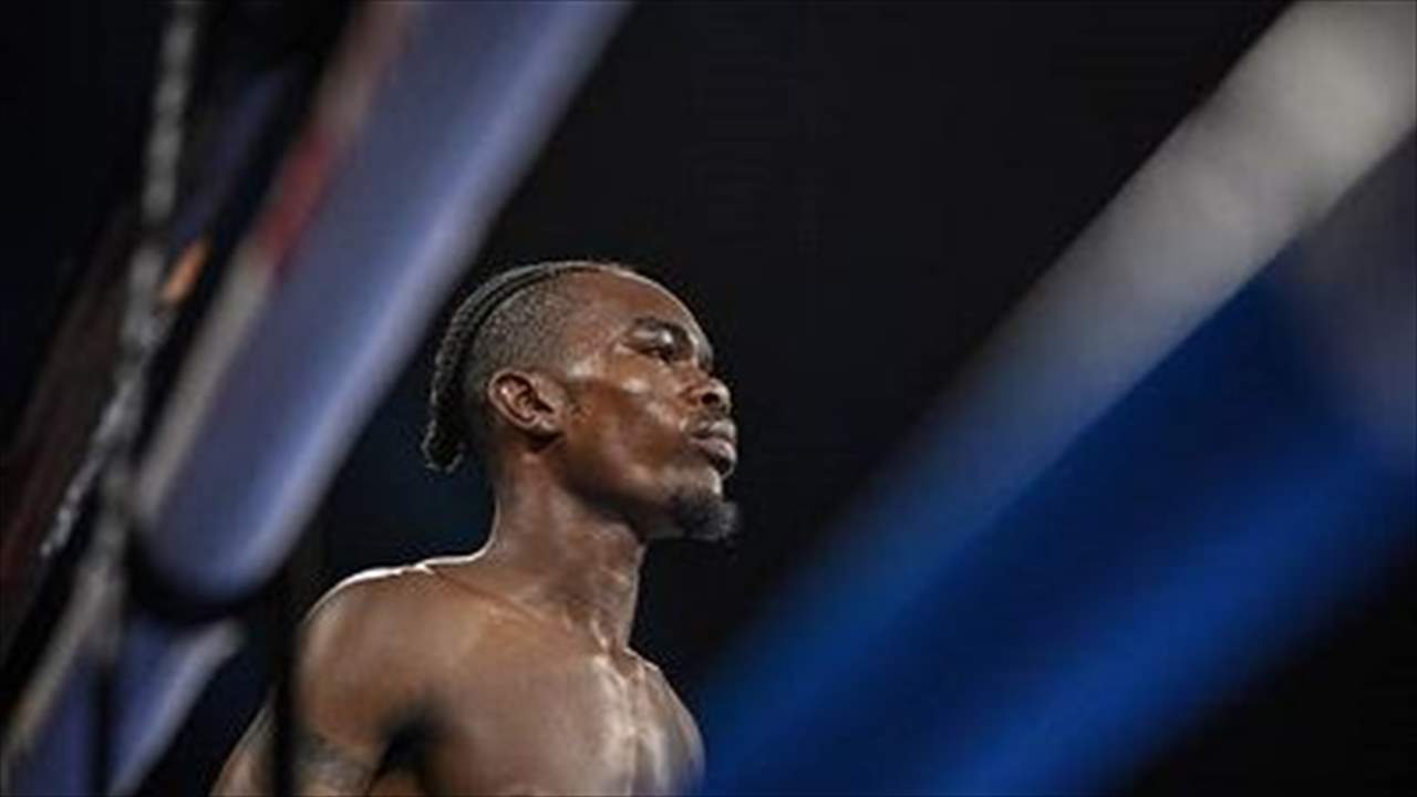 بالفيديو - نجل اسطورة الملاكمة يسقط أمام مقاتل مغمور بضربة قاضية مذهلة