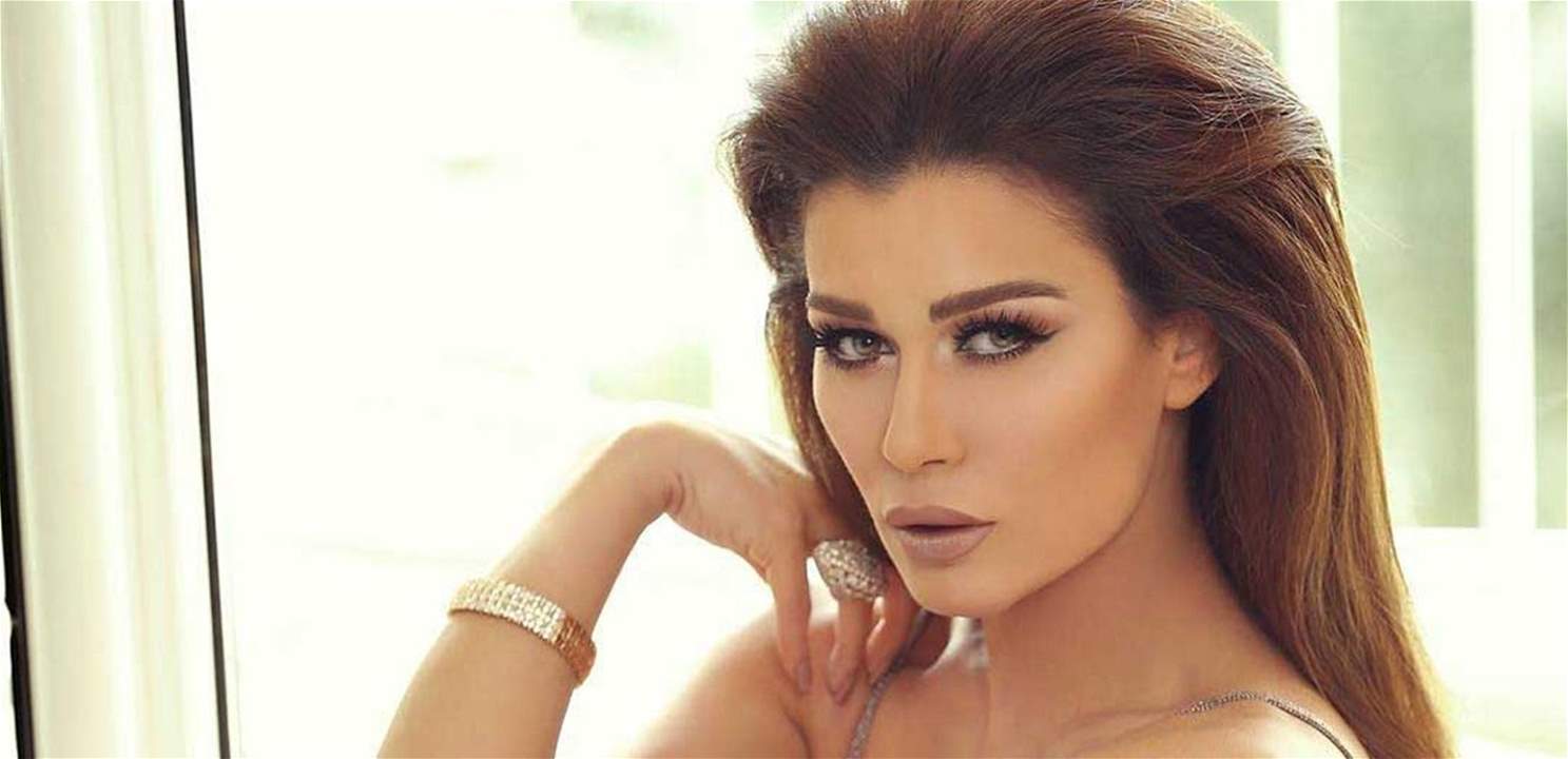 صورة لـ نادين الراسي برفقة والدتها تتصدر ! بدت نسخة عنها 