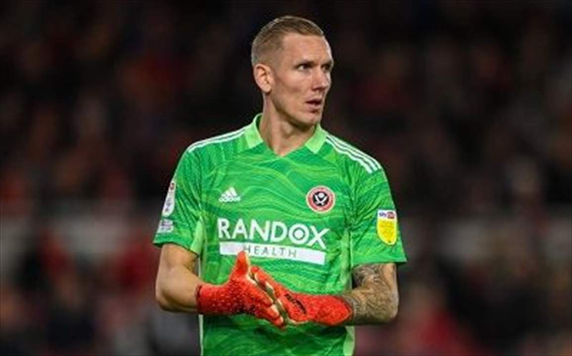 بالفيديو - لقطات صادمة لاعتداءات على حارس مرمى أستون فيلا !!