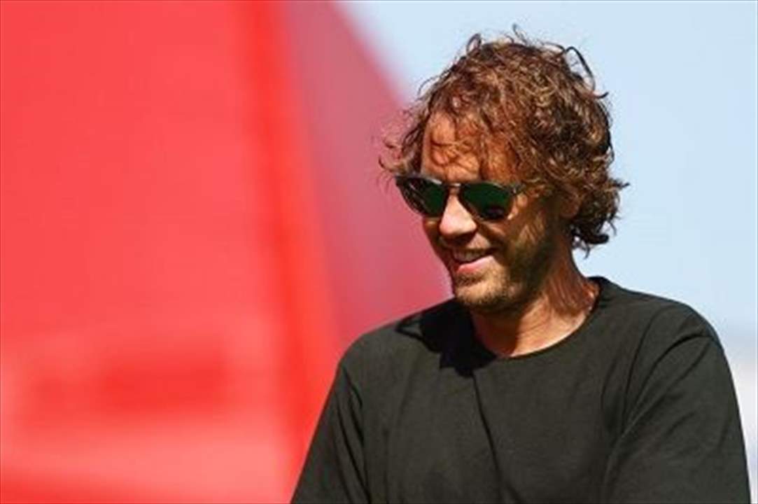 ميكانيكي ساوبر جرّ بطل العالم الى نادٍ للتعرّي وهذا ما حصل .. 