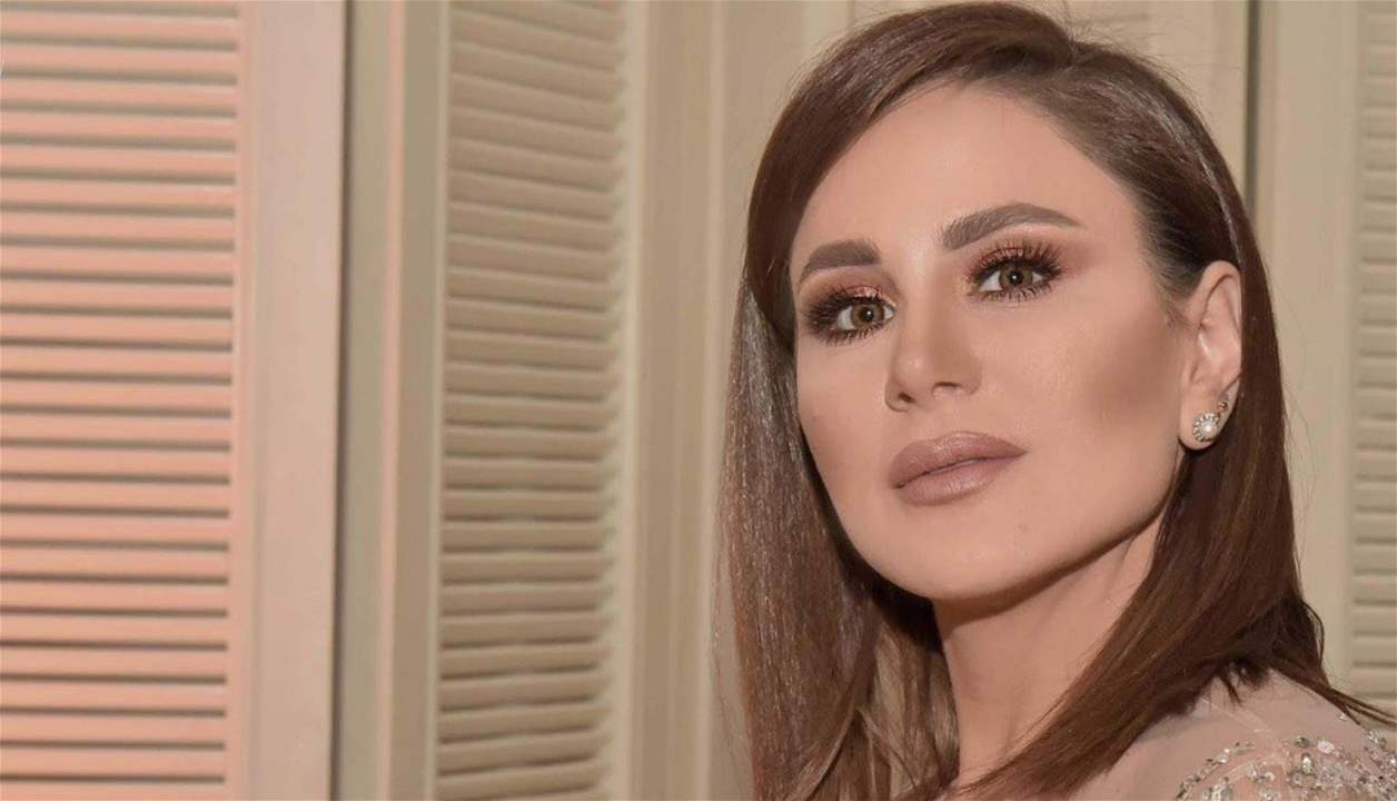 ديمة قندلفت بالفستان الابيض من جديد احتفالا بعيد زواجها السابع