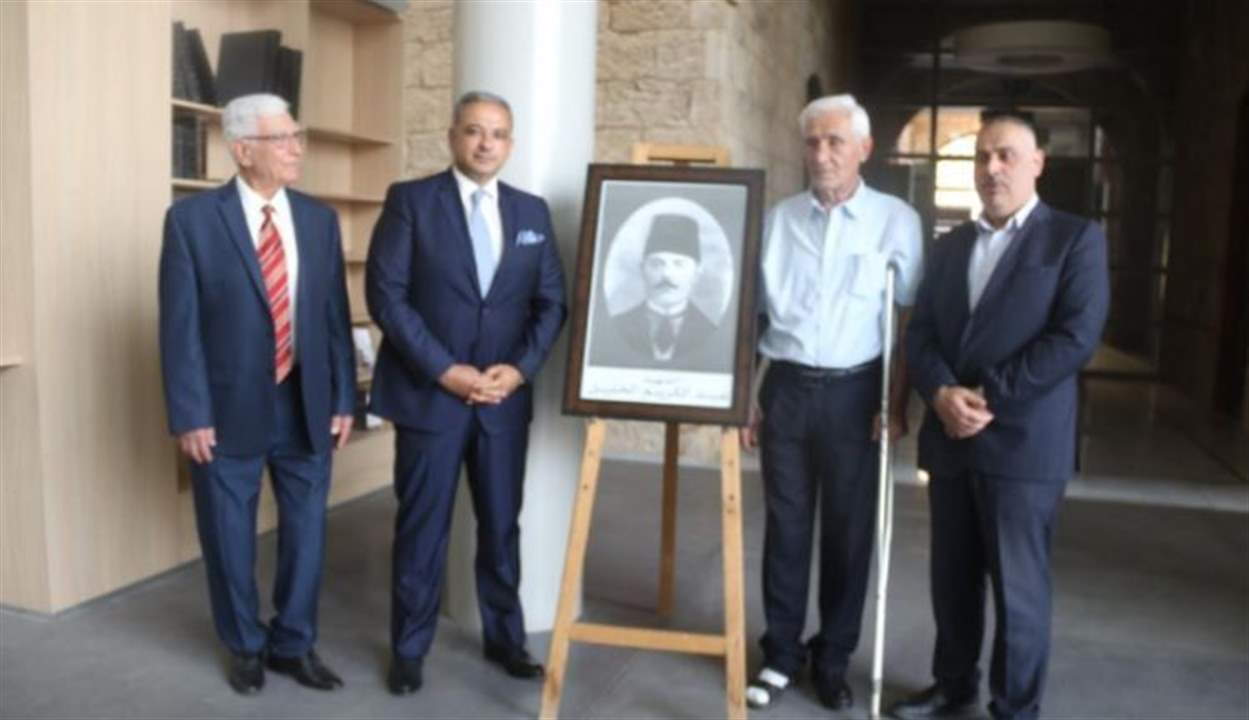 وزير الثقافة تسلم من وفد المنتدى الثقافي الأدبي صورة للشهيد عبد الكريم الخليل