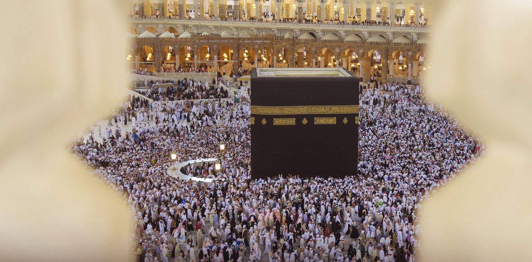 بالصور ـ للمرة الأولى منذ تفشي كورونا.. السعودية تستقبل أوائل الحجاج من خارج المملكة