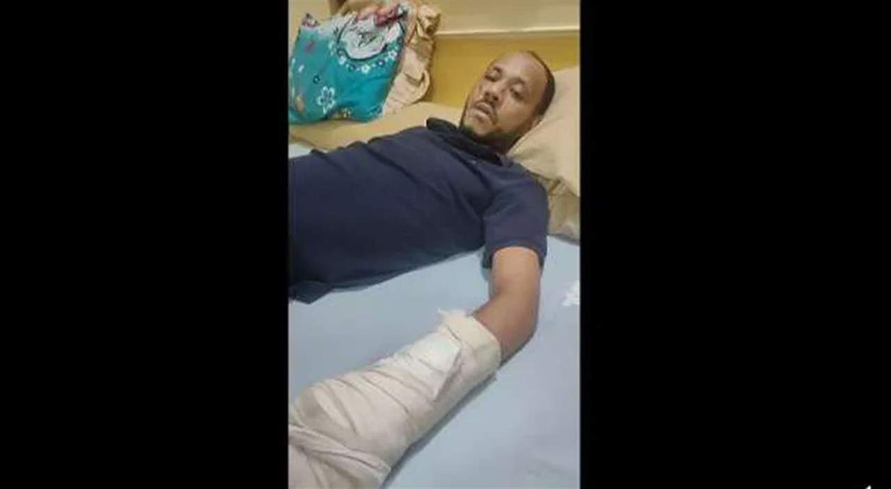 بالفيديو ـ مصري أصيب بـ 350 غرزة بجسده وفقئت عينه وقطع إصبعه ... لدفاعه عن والده !