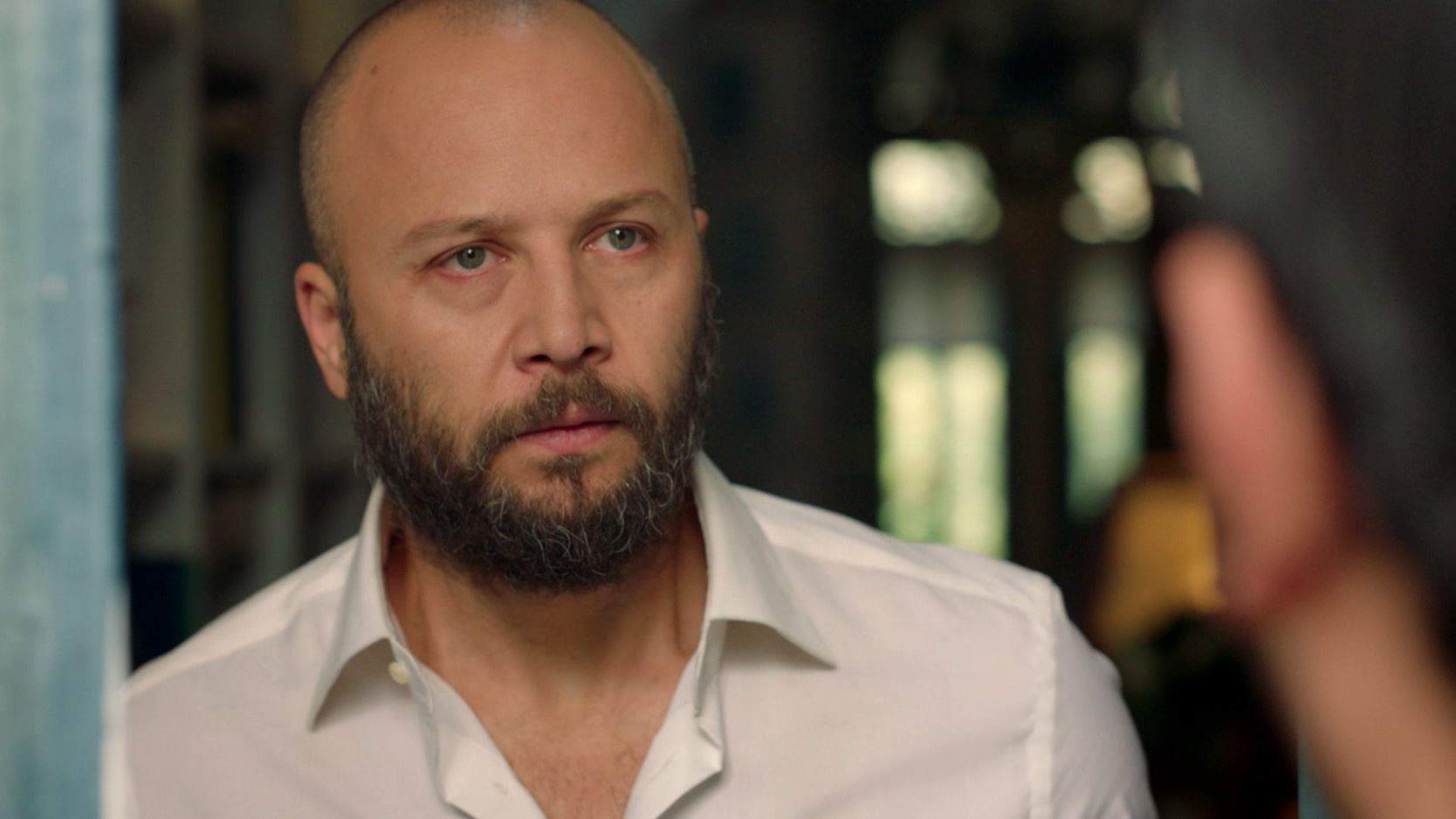 مكسيم خليل يوضح حقيقة تجسيده شخصية الرئيس السوري الراحل حافظ الاسد