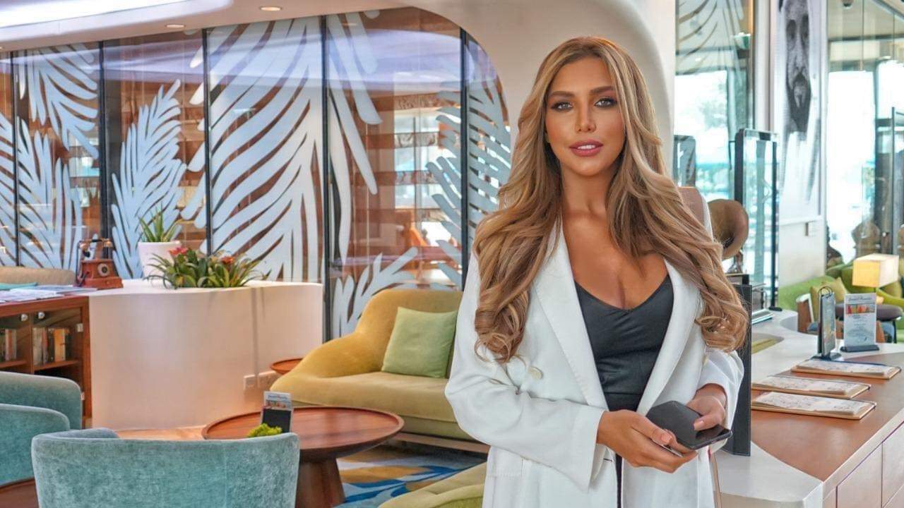 بعد ايام على اعلان طلاقها.. دانا حلبي تطل بالحجاب