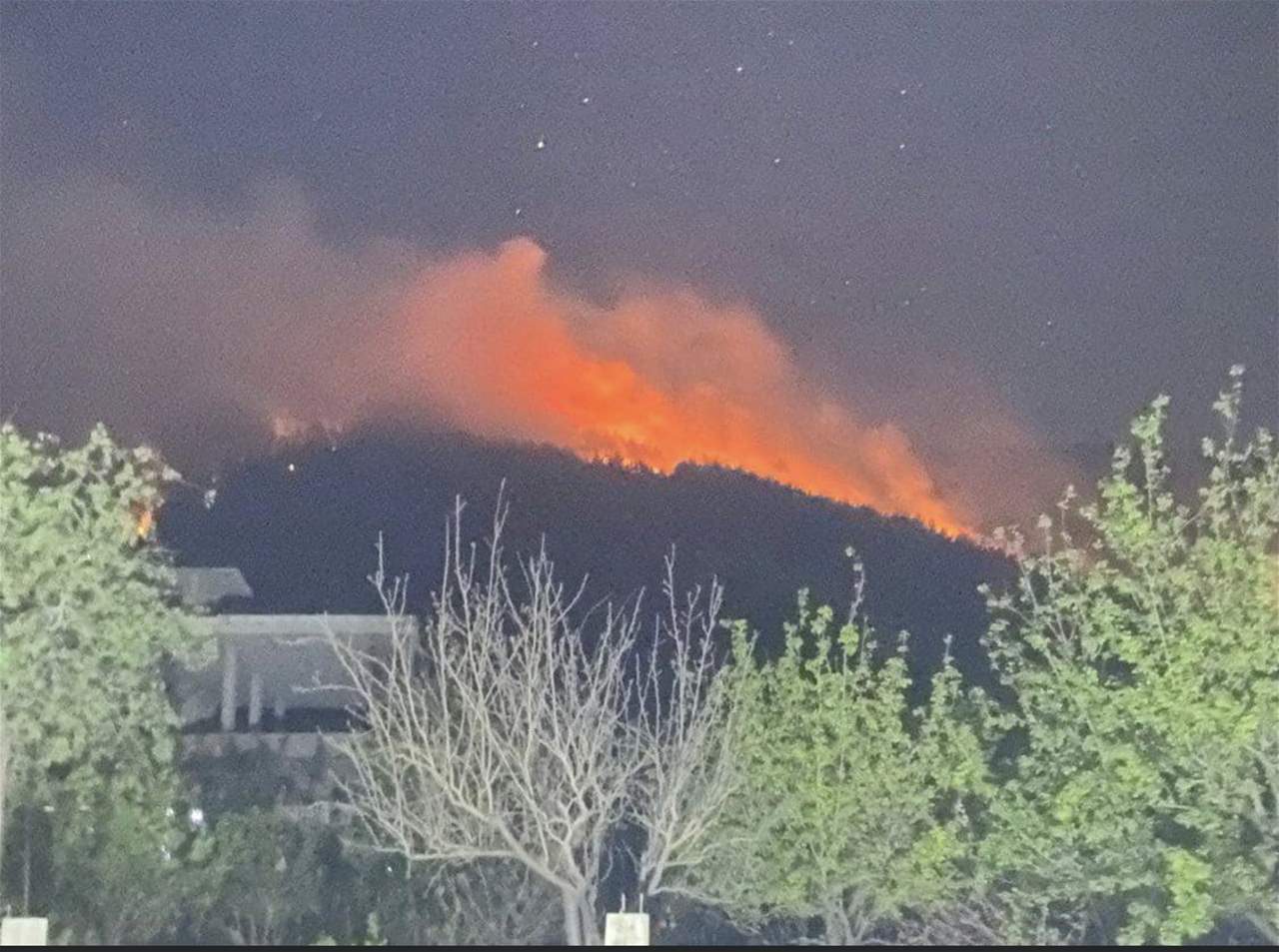 غرفة عمليات في السرايا لمتابعة حريق الضنية