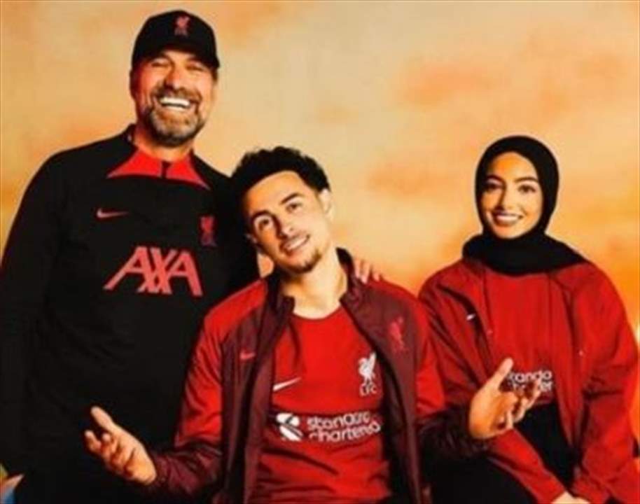 صور - سلمى تتألق بحجابها في قميص ليفربول