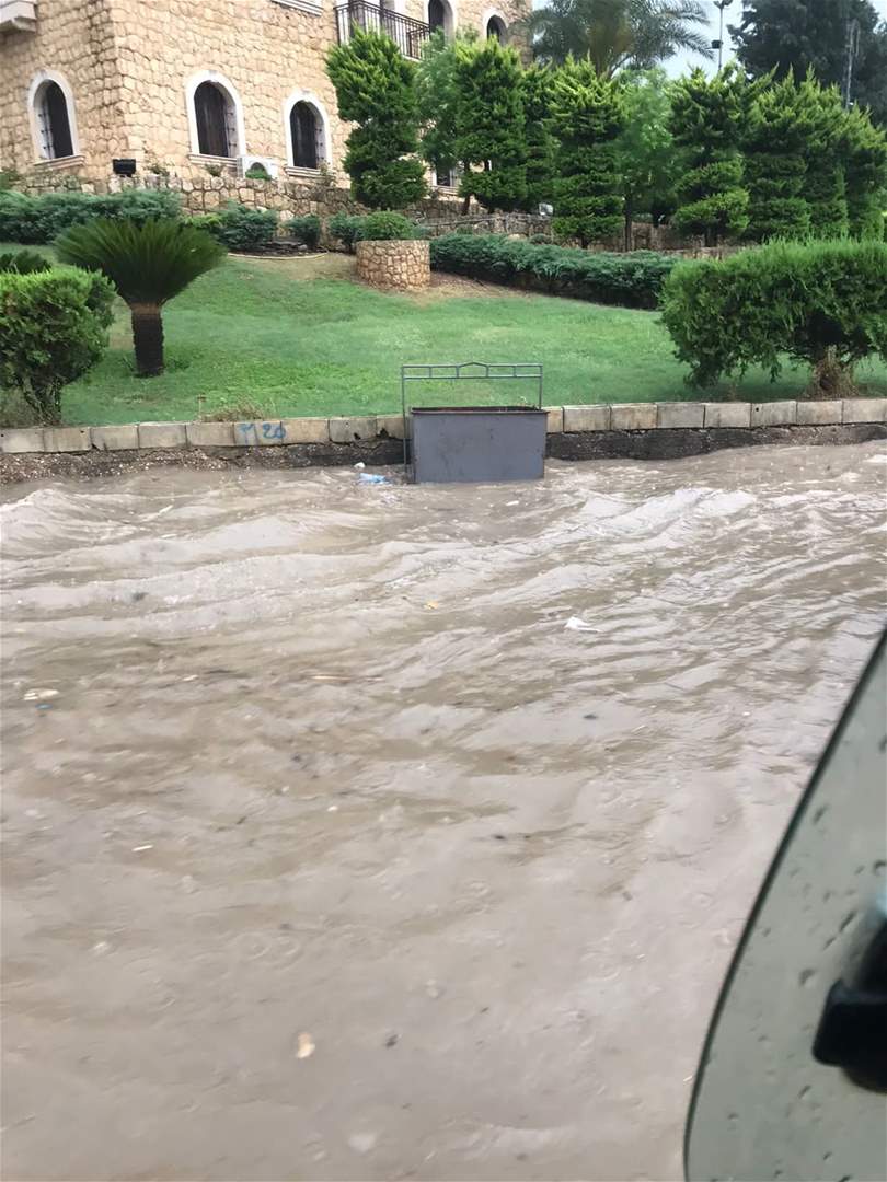 بالفيديو - امطار وسيول في عز الصيف