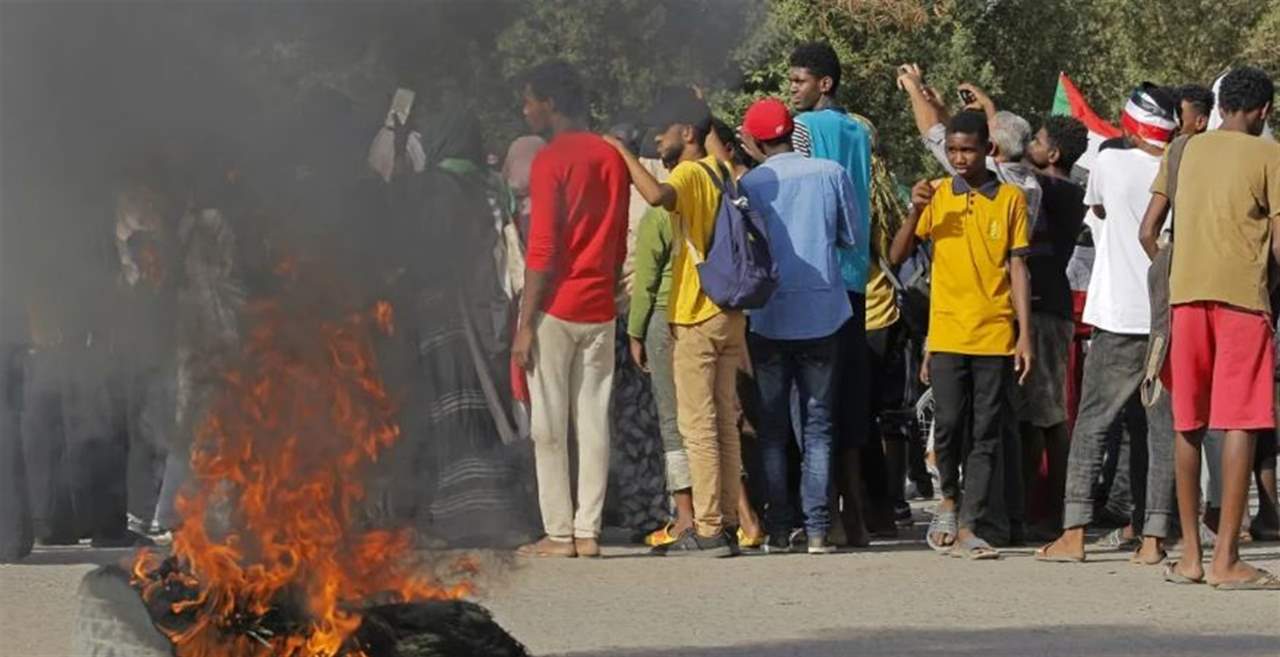حشود كبيرة في مظاهرات 30 حزيران رغم انقطاع الإتصالات في السودان.. والحصيلة 5 قتلى "بالرصاص"ّ!