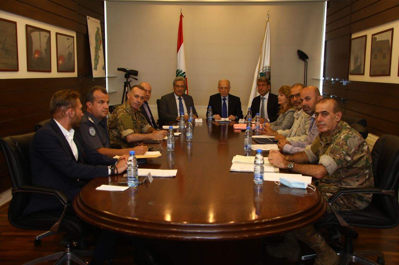 وزير الدفاع يترأس لجنة حماية انابيب النفط