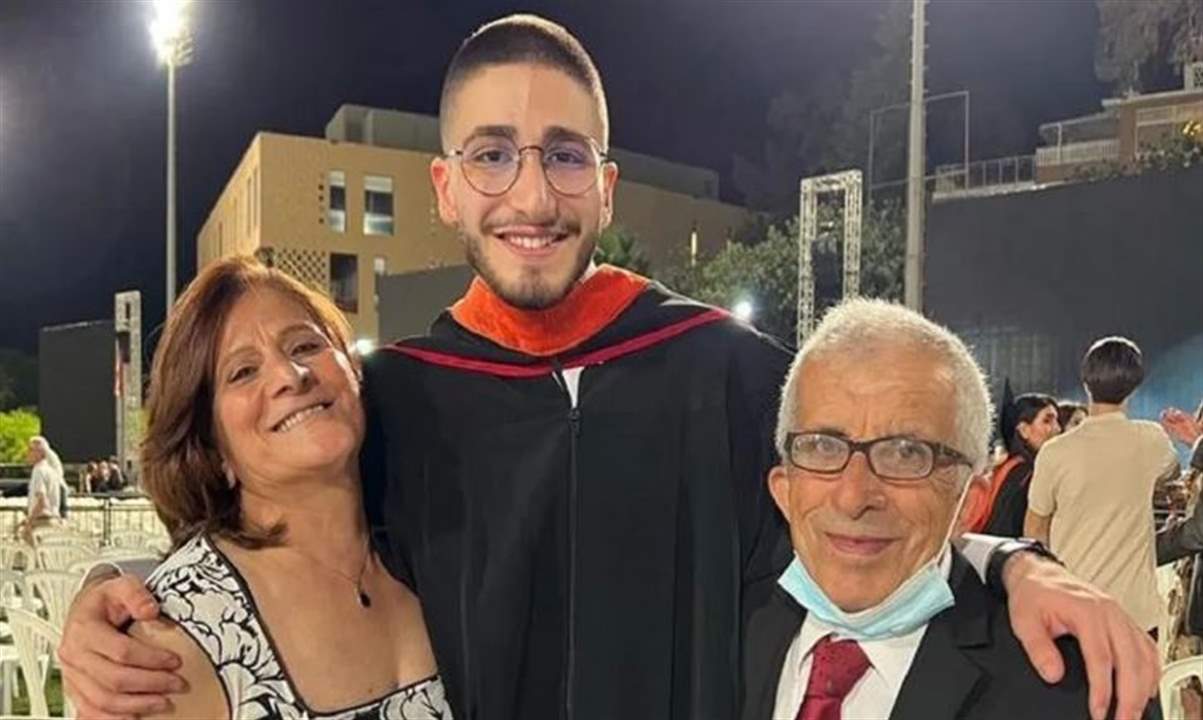 قصة طالب لبناني تحظى بإهتمام واسع..ابكى الحضور في حفل تخرجه: امي عاملة نظافة