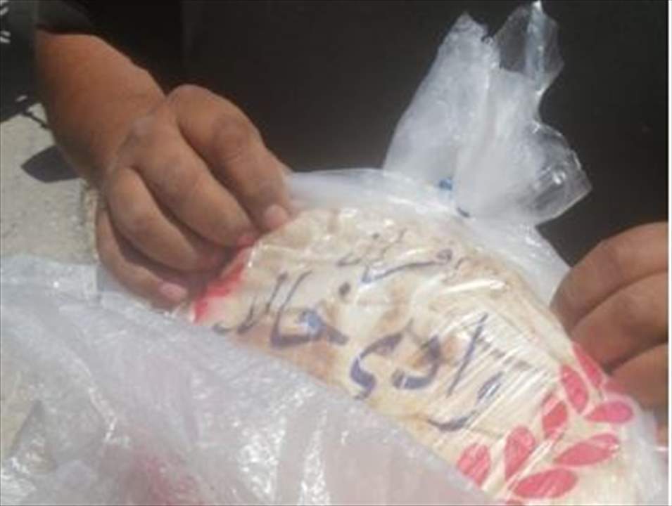 بالصور- "الجديد" ترصد عمليات تهريب الخبز من عكار إلى الأراضي السورية!