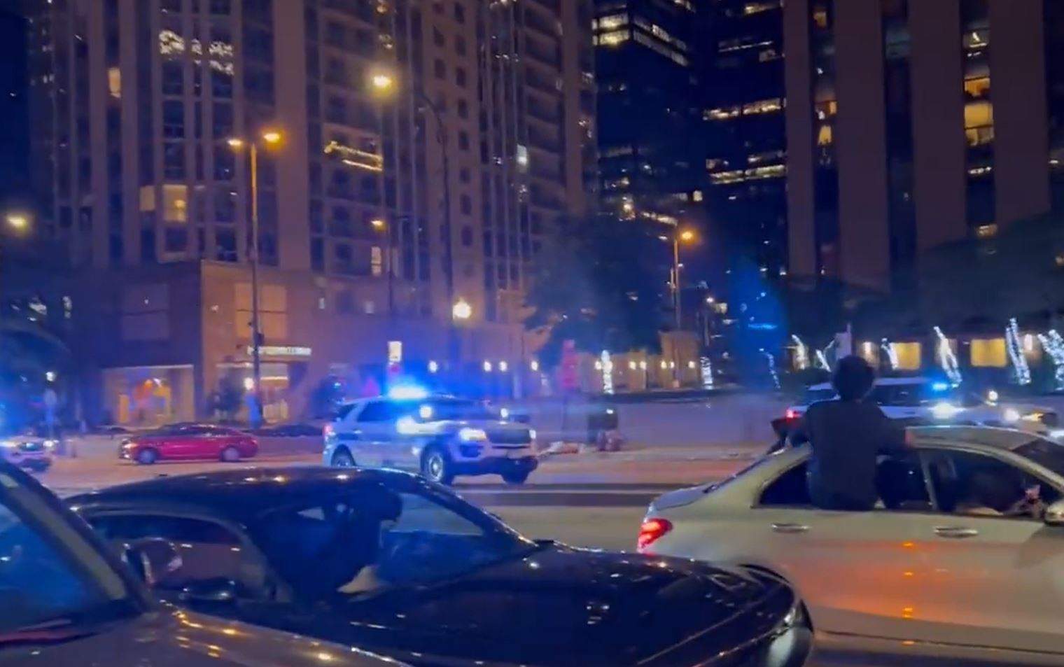 6 قتلى و24 مصابا في إطلاق النار خلال مسيرة احتفالية في هايلاند بارك