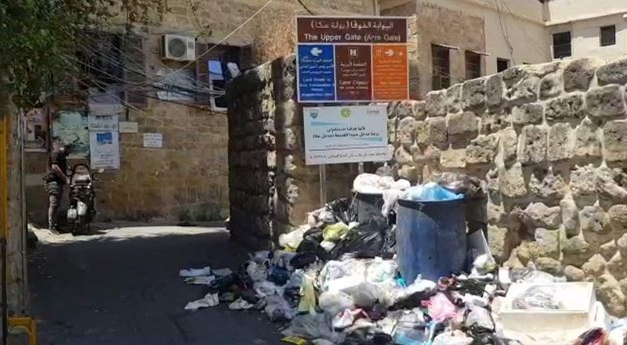   مراسل "الجديد": أحياء صيدا القديمة محاصرة بالنفايات.. والديدان تنتشر والاهالي يرفعون الصرخة 