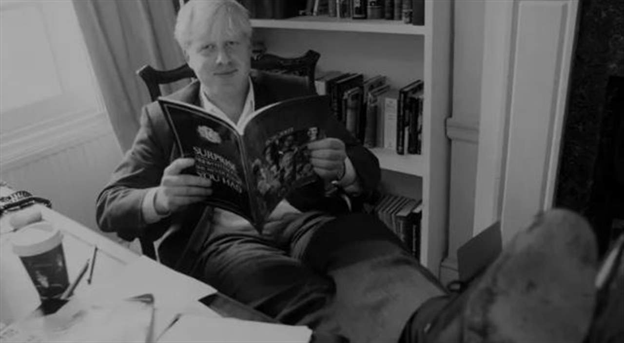 كان صحافياً في بداية مسيرته المهنية ... لهذا السبب طرد بوريس جونسون من أول وظيفة له