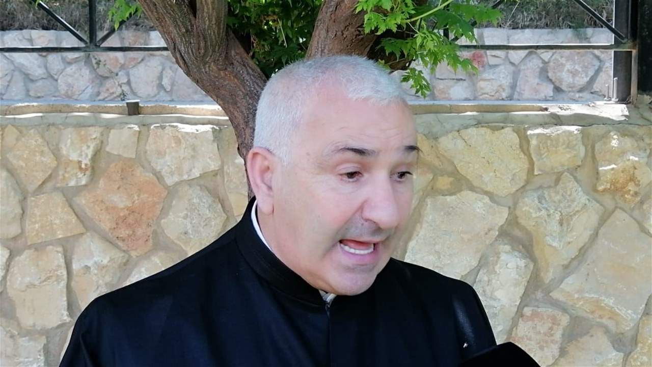    كاهن رعية القاع يُطالب بإنزال أشد العقوبات بمرتكب جريمة اغتصاب الأطفال 