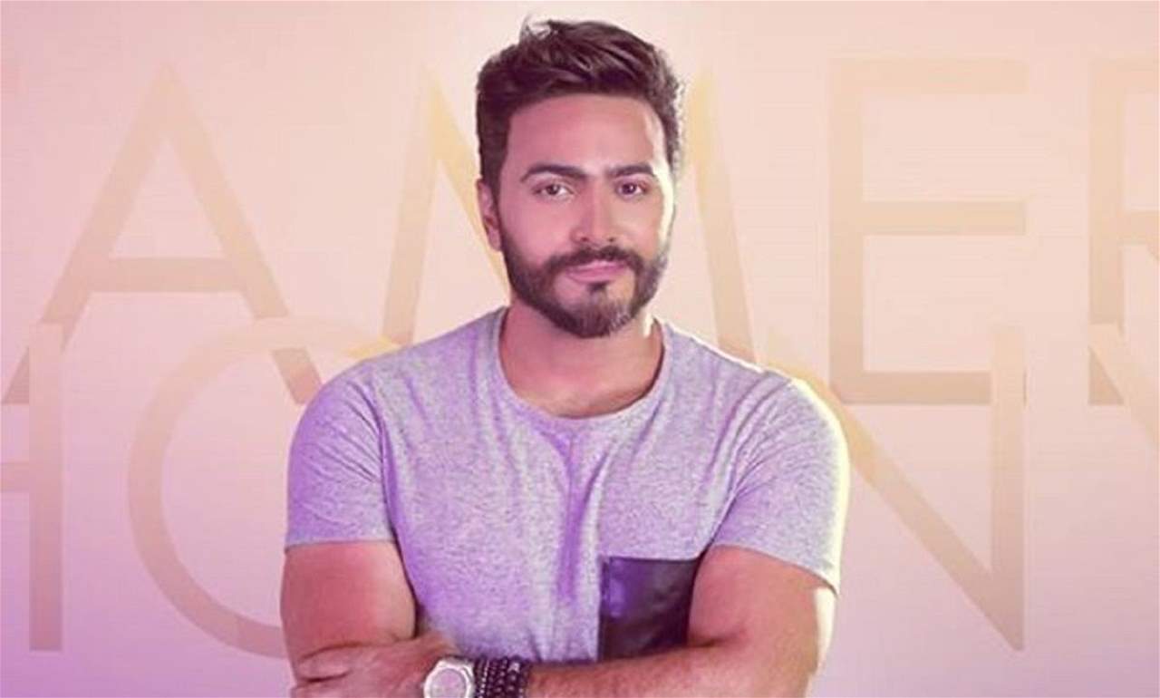 ابنتا تامر حسني تفاجـ ـئانه على المسرح خلال حفله يوم امس